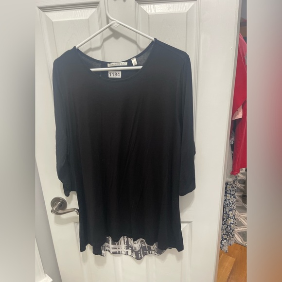 Cyrus Black 3/4 Sleeve Blouse - Picture 6 of 8